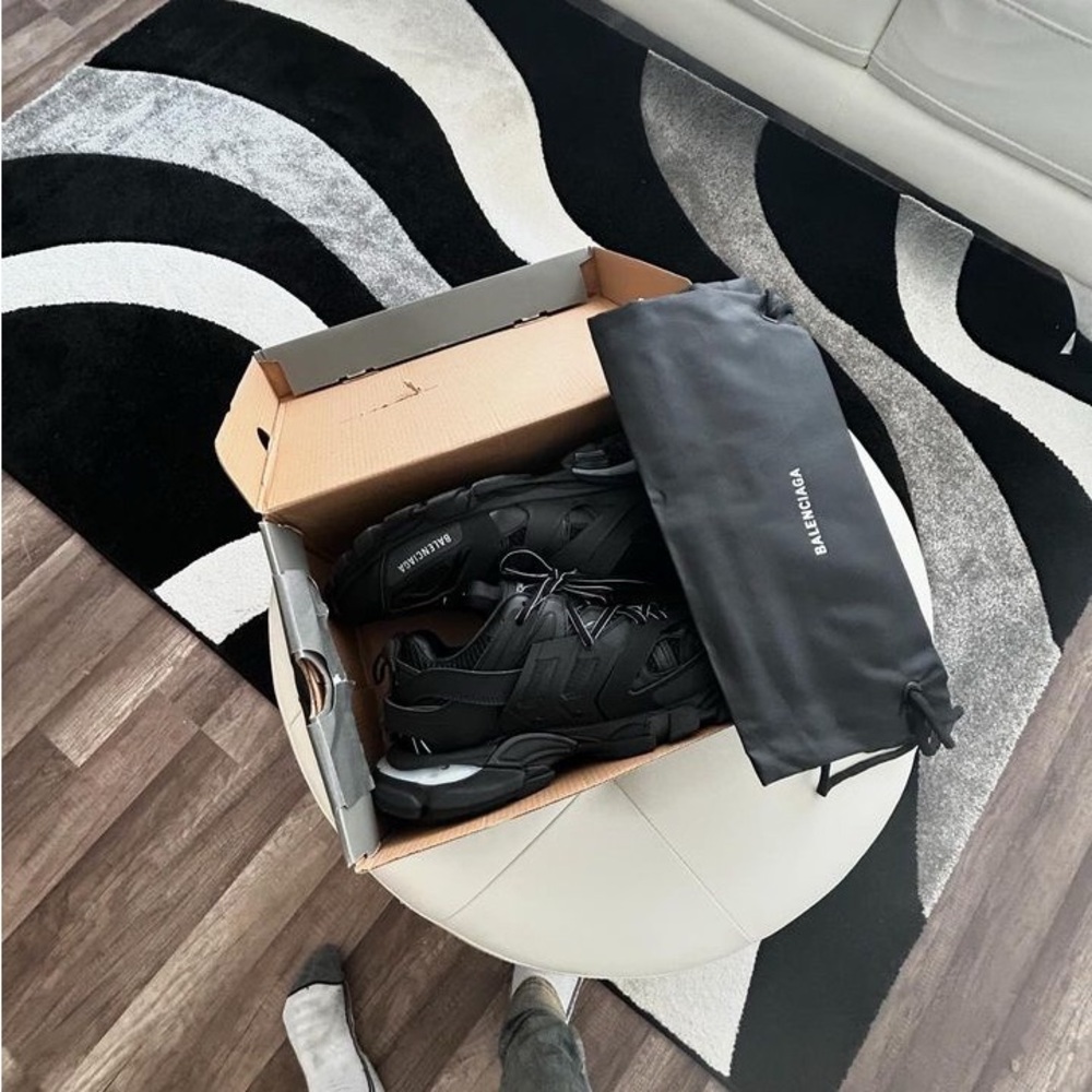Balenciagas Track runner LeD